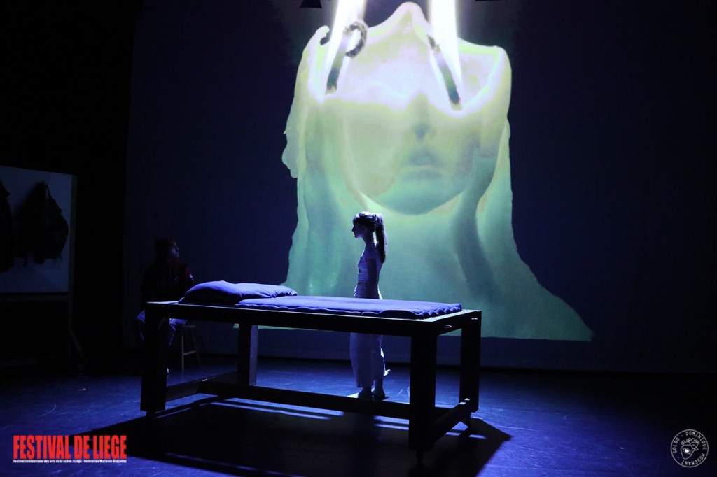 Vidéos de scénographie pour le spectacle ‘Shut up and Smile’ / Set design videos for the theater play ‘Shut up and Smile’&nbsp;(2023)